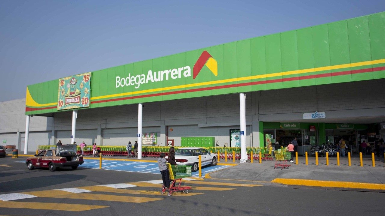 How do you use the Meta Ad Database? Analysis of Facebook targeted follower collection techniques.